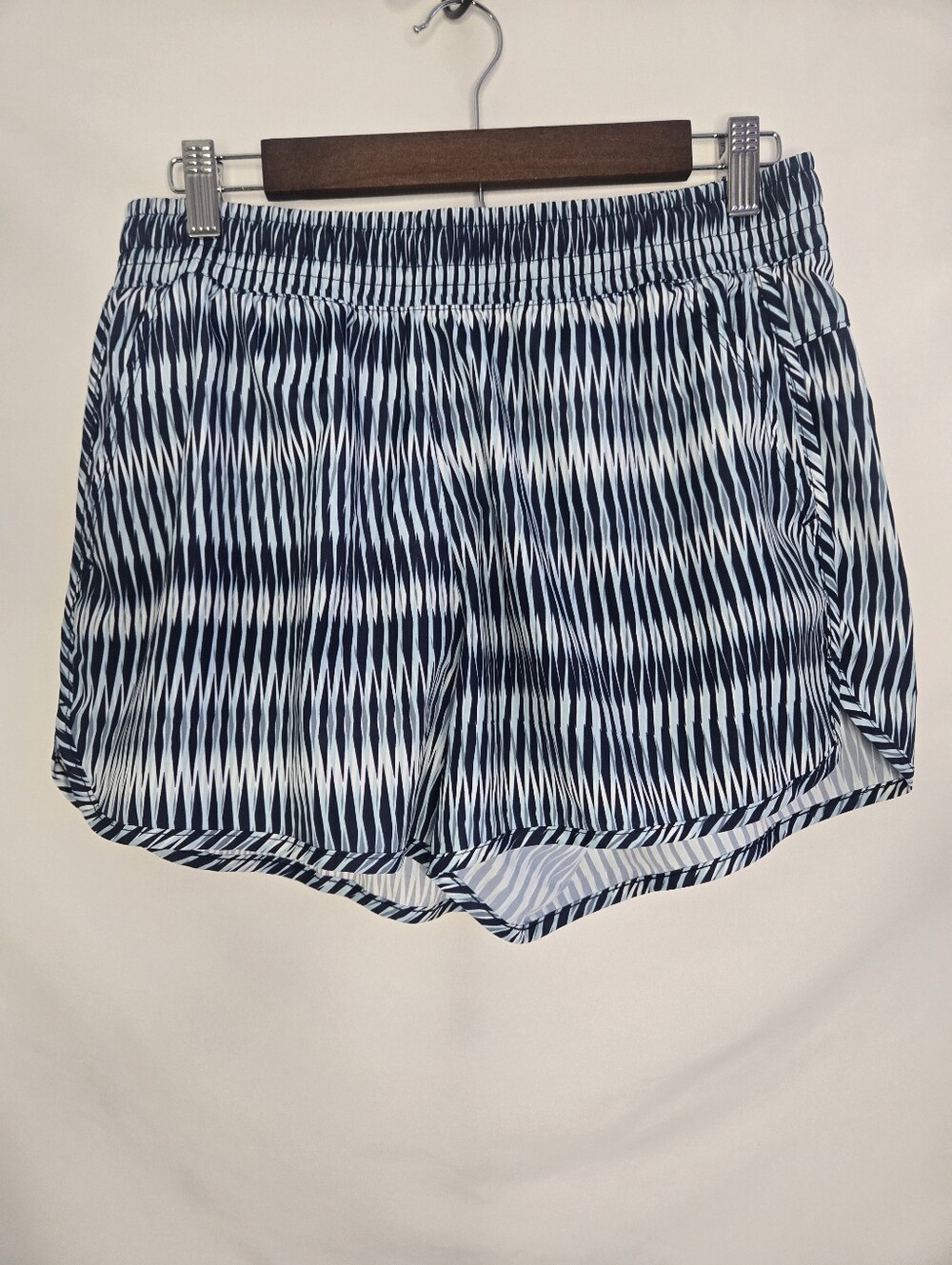 Women’s Blue Patterned Elastic-Waist Gym Shorts Medium